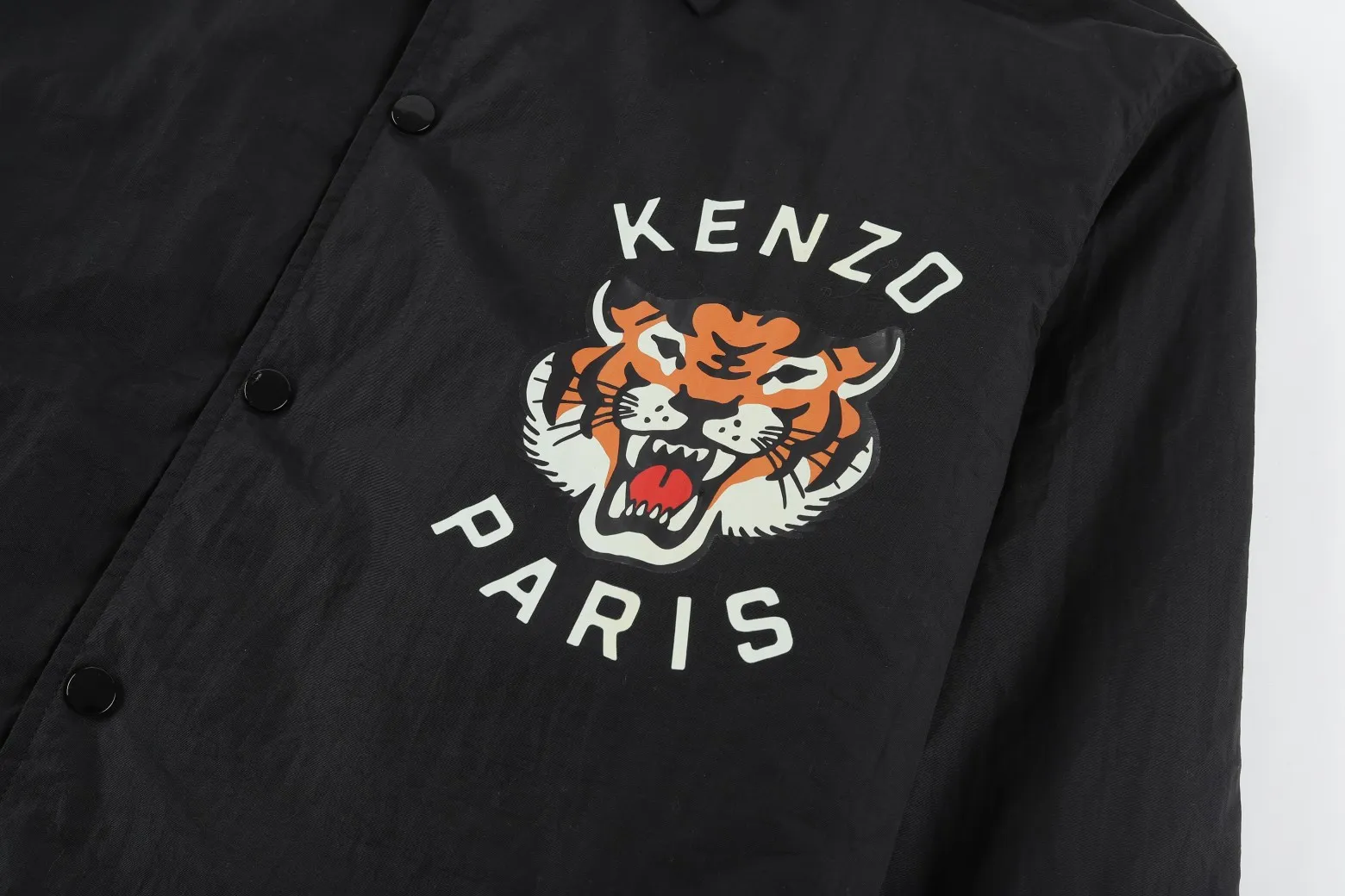 KENZ*2024 spring and summer cotton jacket jacket New Arrival Lucky Tiger digital printed quilted coach jacket on the front and back, with adjustable hook and loop labels on the cuffs, custom metal snaps, and in-depth details💯, OVER SIZE large version, made of laminated washed cotton fabric, waterproof, same style for men and women Color: Black Size: S M L XL